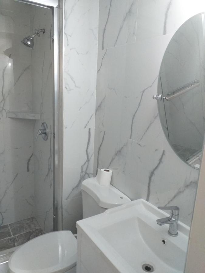 Rooms By The Pool كينغستون المظهر الخارجي الصورة